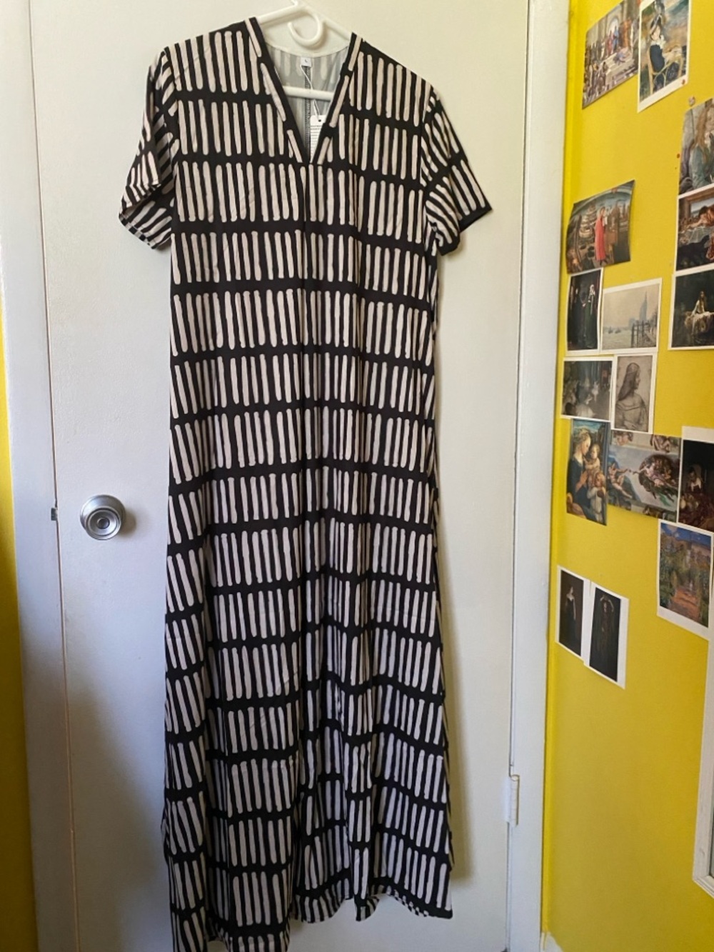 Black and Cream Short-Sleeve Geometric Patterned Maxi Dress